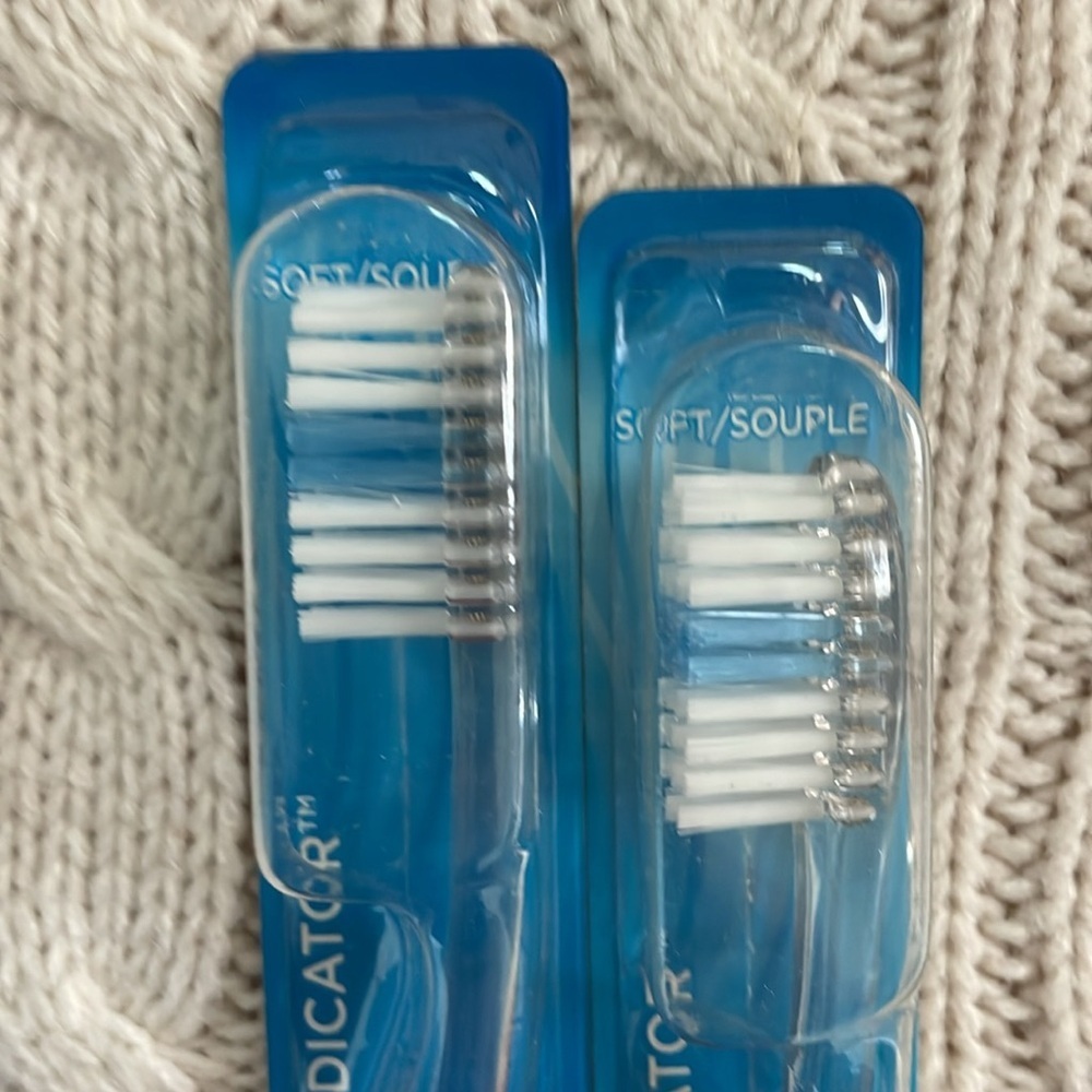 New unused 5 Colgate Wave & 2 Oral B Indicators All soft bristles 7 total in lot - Picture 3 of 7